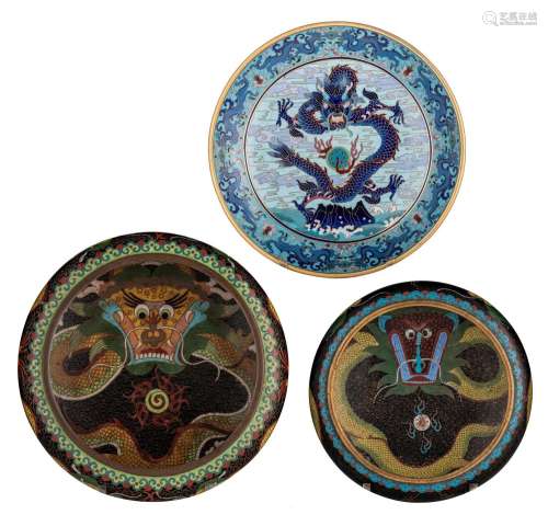 Three Chinese cloisonné enamelled 'Dragon' plates, 20thC, la...