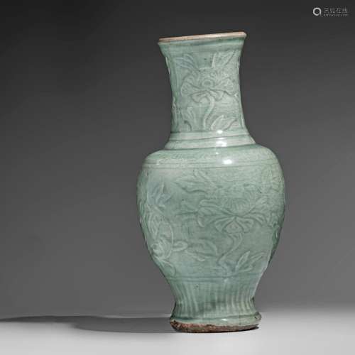 A Chinese carved Longquan celadon vase, Ming dynasty, H 39,5...