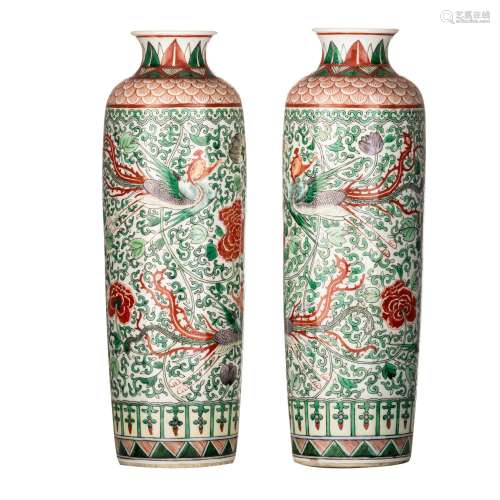 A pair of Chinese wucai vases, late Qing, H 35,5 cm