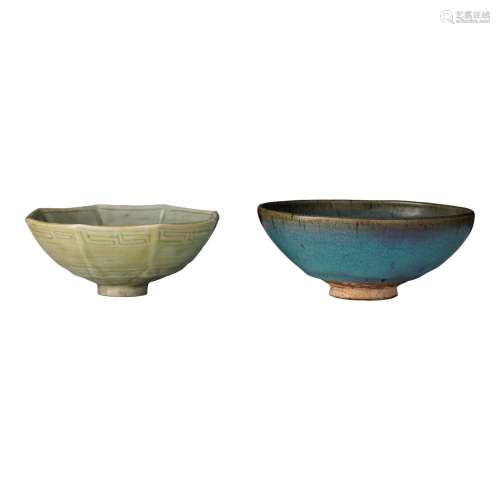 A Chinese celadon ware tea bowl, Ming style, H 7 - ø 16 cm -...