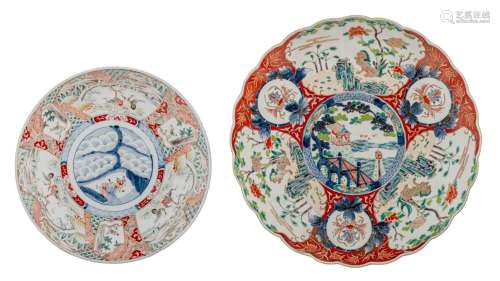 Two fine Japanese Imari 'Shishi' plates, Meiji, ø cm