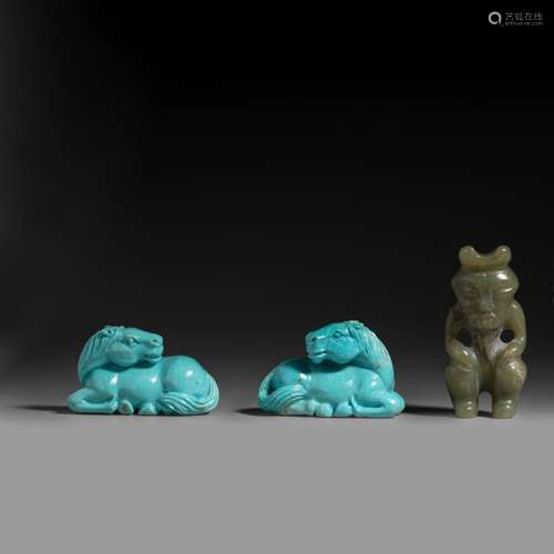 Two turqoise netsuke and a pendant, H 6,3 cm - H 5,2 cm - H ...