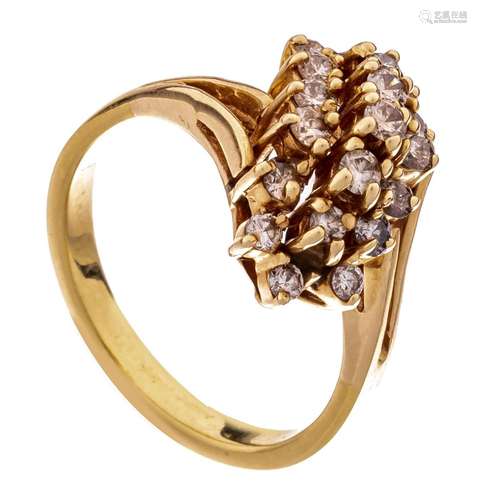 A ring in 18ct yellow gold, set with 19 brilliant cut diamon...