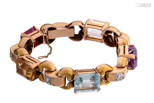 A bracelet in 18ct yellow gold, set with semi-precious stone...