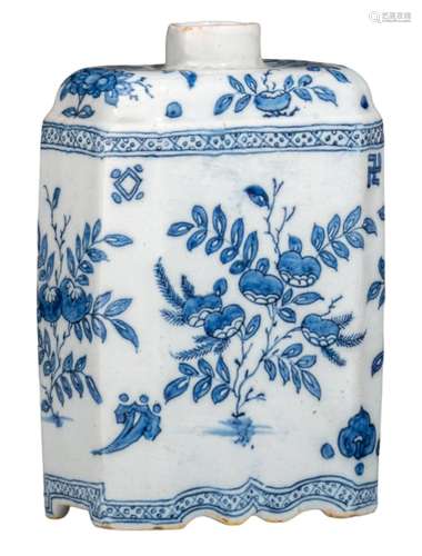 An 18thC Dutch Delft chinoiserie blue and white tea caddy, H...