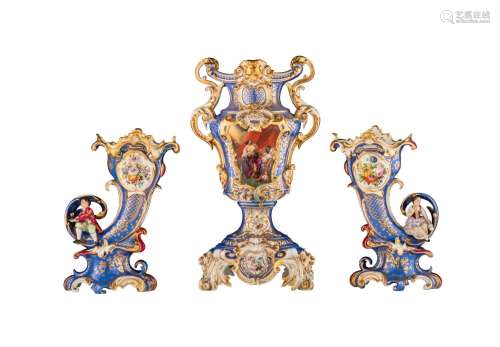 An abundant three-part porcelain garniture set, 19thC, H 35,...