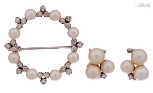 An 18ct gold brooch, set with pearls and diamonds, 7 g, and ...