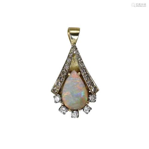 14K Yellow Gold Opal & Diamond Pendant 3.6gr