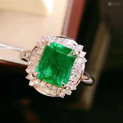 14K White Gold 2.92 CT Emerald & Diamond Ring