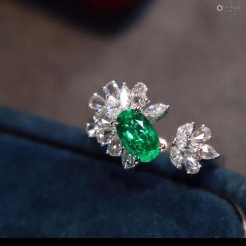 14K White Gold 0.8 CT Emerald & Diamond Ring