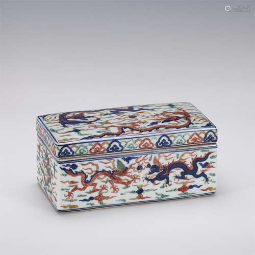 A CHINESE WUCAI DRAGON PATTERN PORCELAIN BOX,WANLI