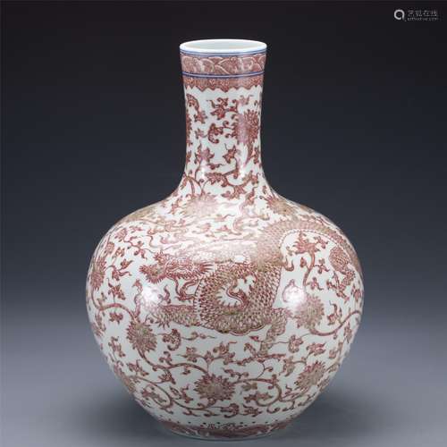 A RED UNDERGLAZE PORCELAIN DRAGON VASE,QING