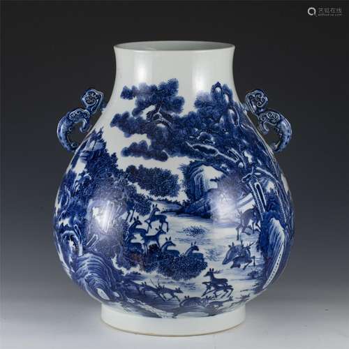 A BLUE AND WHITE PORCELAIN DEERS ZUN VASE,QING