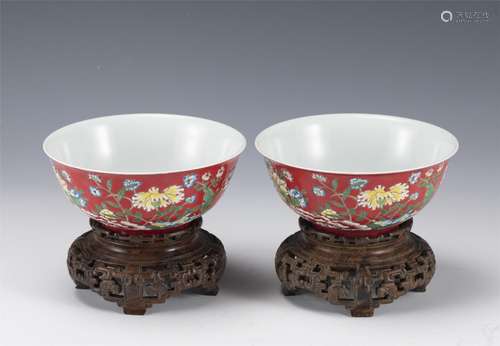 PAIR CHINESE FAMILLE ROSE FLORAL BOWLS