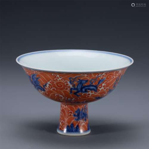 A BLUE AND WHITE IRON RED GLAZE PORCELAIN STEM CUP,MING