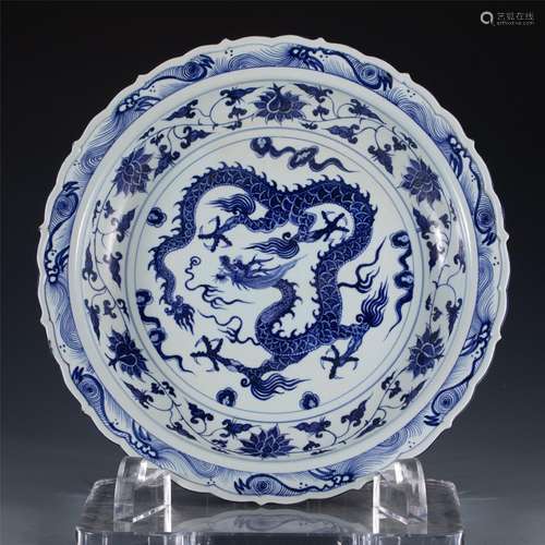 A BLUE AND WHITE PORCELAIN DRAGON DISH,YUAN