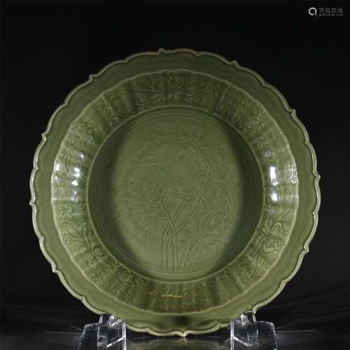 A LONGQUAN GLAZE PORCELAIN DISH,MING