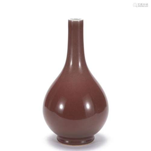 A CHINESE RED GLAZE PORCELAIN VASE