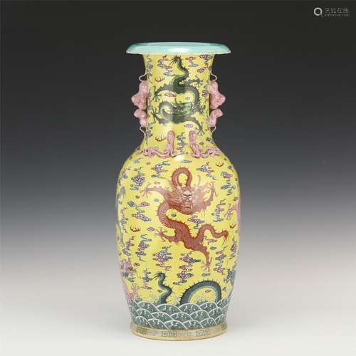 A CHINESE YELLOW GLAZED WUCAI PORCELAIN VASE