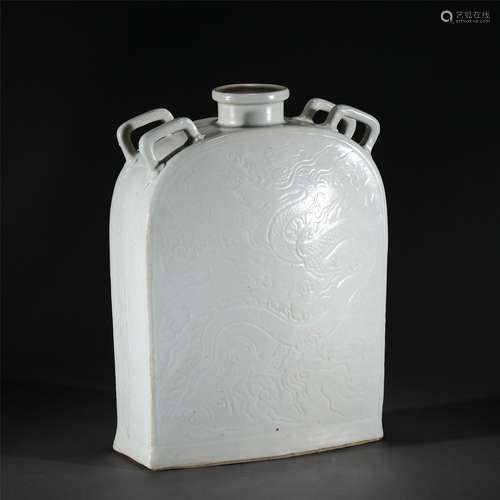 A WHITE GLAZE PORCELAIN FLASK VASE,MING