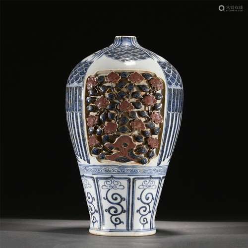 A BLUE AND WHITE PORCELAIN VASE/MING DYNASTY