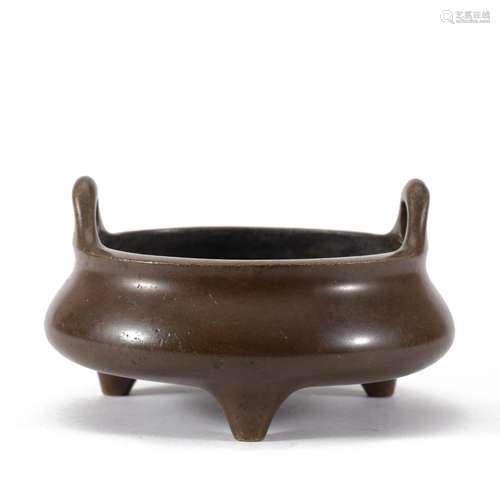 A CHINESE BRONZE TRIPOD CENSER