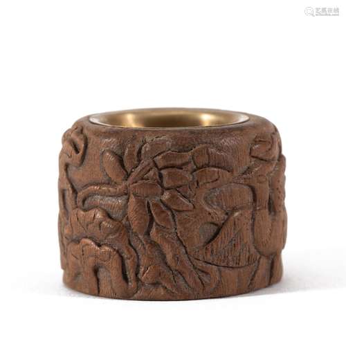 A CHINESE ALOES-WOOD ARCHER RING