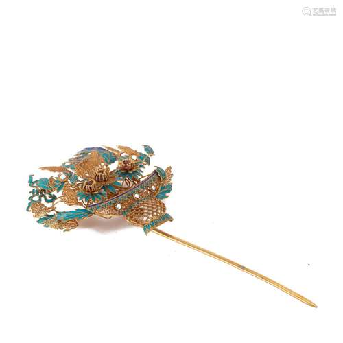 A CHINESE KINGFISHER FEATHER DECORATED HAIRPIN