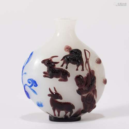 A CHINESE PEKING GLASS SNUFF BOTTLE