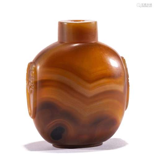 A CHINESE CARVED AGATE SNUFF BOTTLE