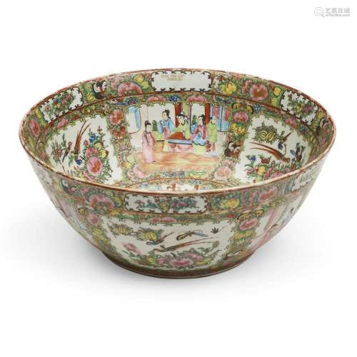 A CHINESE EXPORT ROSE MEDALLION PORCELAIN BOWL20th century
