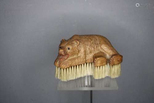 Zwarte Woud - hand brush with reclining bear as a handle (1)