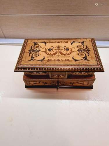 A .Gargiulio - Antique jewelry box (1)