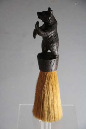 Zwarte Woud - Brush with bear handle (1)