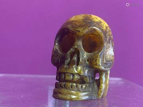 Memento Mori: skull time period 1700-1800, amber (1)