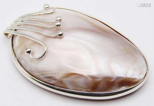 STERLING PENDANT WITH LARGE SHELL CENTER