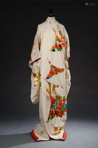 JAPON - XXe siècle. 
Kimono de mariage dit uchikake crè