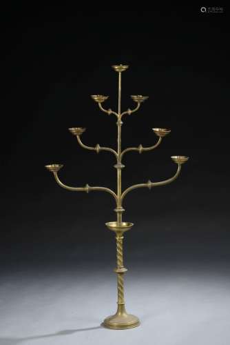Important chandelier d'autel en laiton à sept branches,