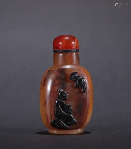 A Chinese Carved Agate Snuff Bottle