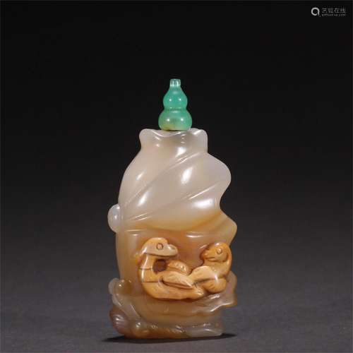 A Chinese Carved Agate Snuff Bottle