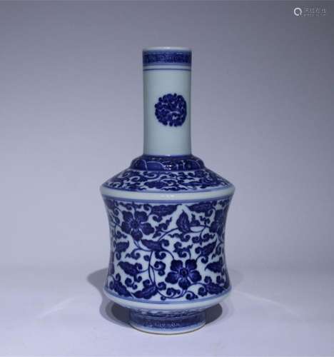 A Chinese Blue and White Porcelain Vase