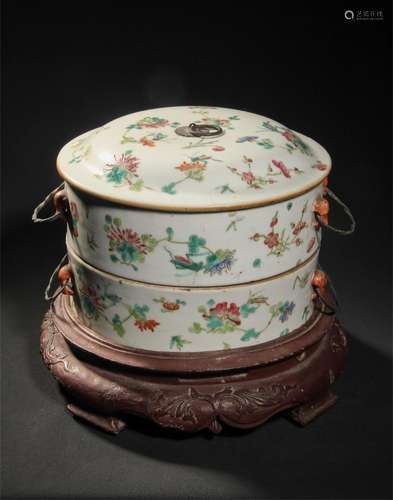 A Chinese Famille-Rose Porcelain Double-Layer Box with Lid