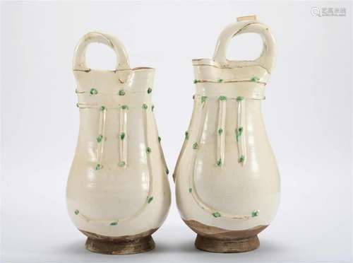 Liao Dynasty white-glazed and colored leather bag kettle