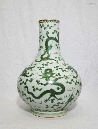 Chinese  Green and White  Porcelain  Vase  With  Mark    M75...