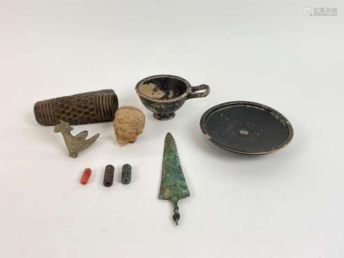 Lot d'objets anciens, neuf pièces (coupelle sur pied et