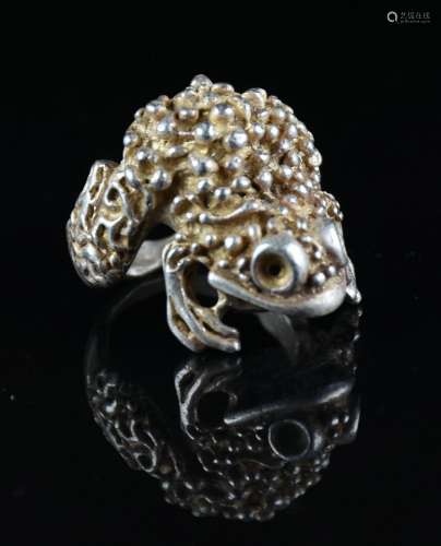 3CM Rare Chinese Miao Silver Feng Shui Toad Head Jewelry Fin...