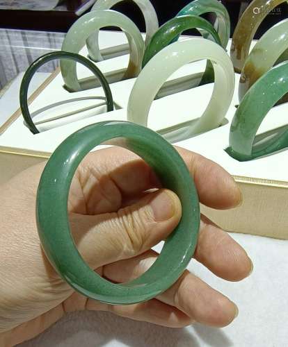 Free Shipping~Handmade Chinese Jade Bangle - 54.0 mm Inner D...