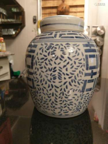 Beautiful Antique Chinese Blue & White Ginger Pot