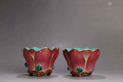 - pastel lotus cup with three legs of a coupleSpecification:...