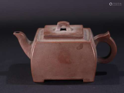 The old ceramic tea-pot.Specification: 7.69 cm high 8.29 cm ...